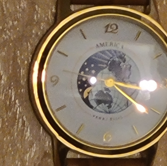 America Perry Ellis Watch - Picture 6 of 16